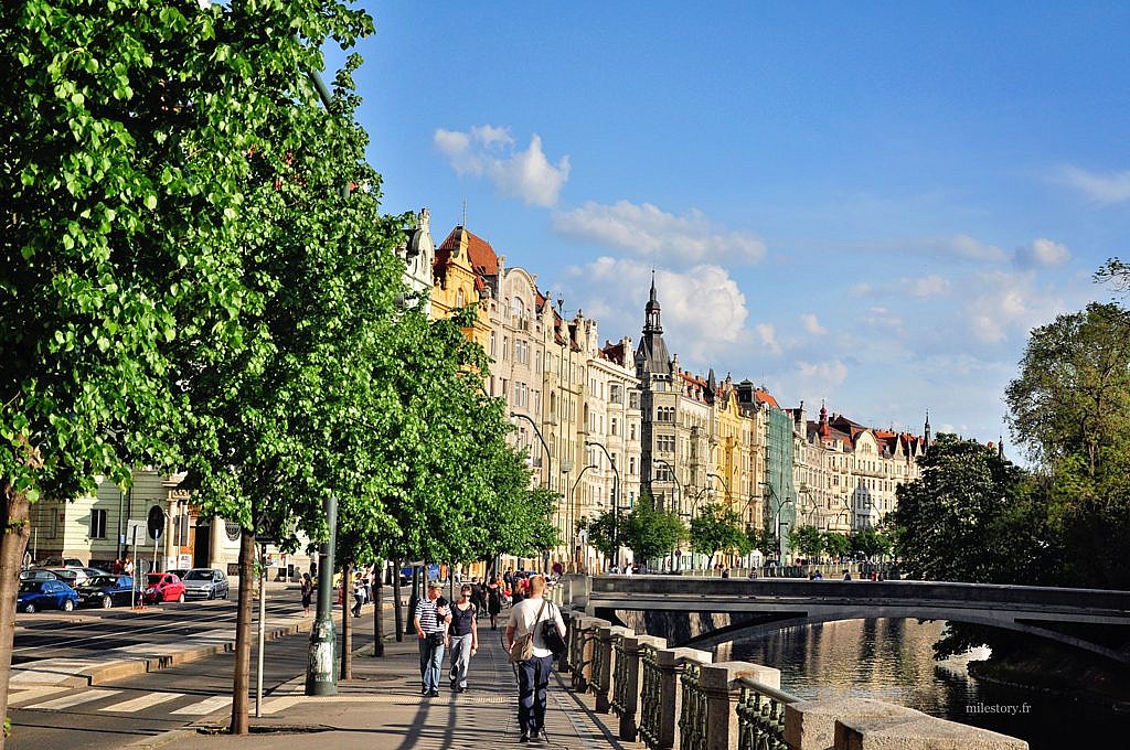 le long du fleuve de Prague