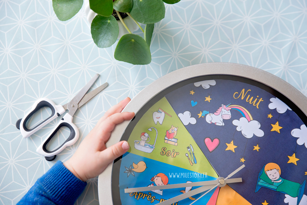 Tuto horloge 24 h pour apprendre aux enfants à se repérer dans le temps 